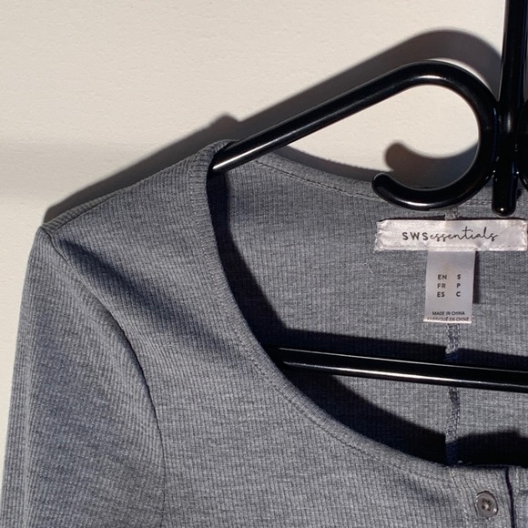 gray long sleeve - Picture 3 of 3